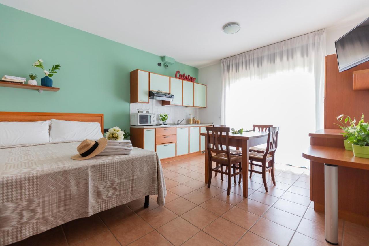 Nettuno Residence Hotel Песк'єра-дель-Гарда Екстер'єр фото