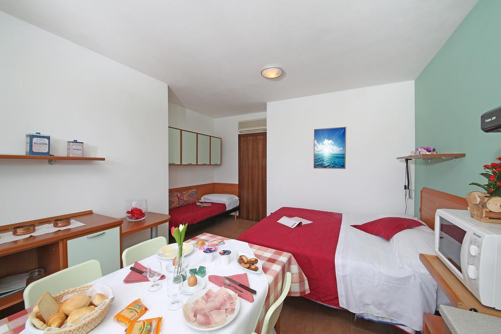 Nettuno Residence Hotel Песк'єра-дель-Гарда Екстер'єр фото