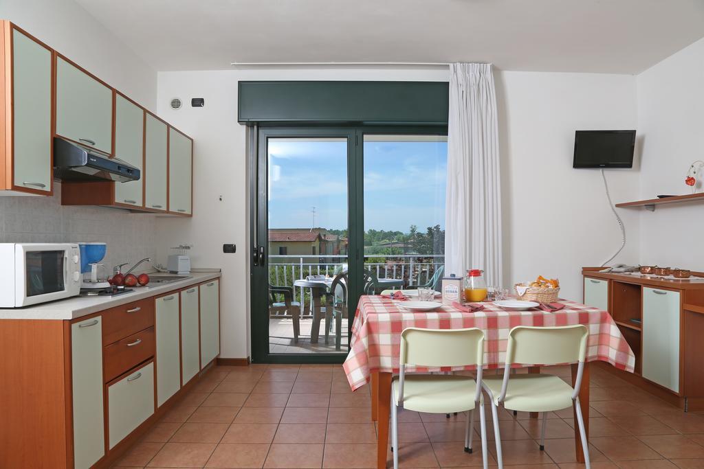 Nettuno Residence Hotel Песк'єра-дель-Гарда Екстер'єр фото