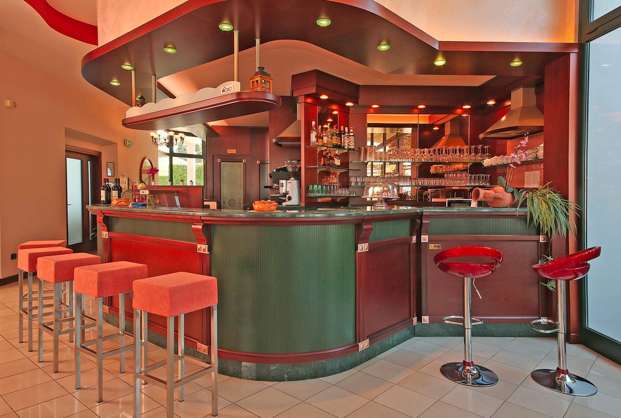 Nettuno Residence Hotel Песк'єра-дель-Гарда Екстер'єр фото